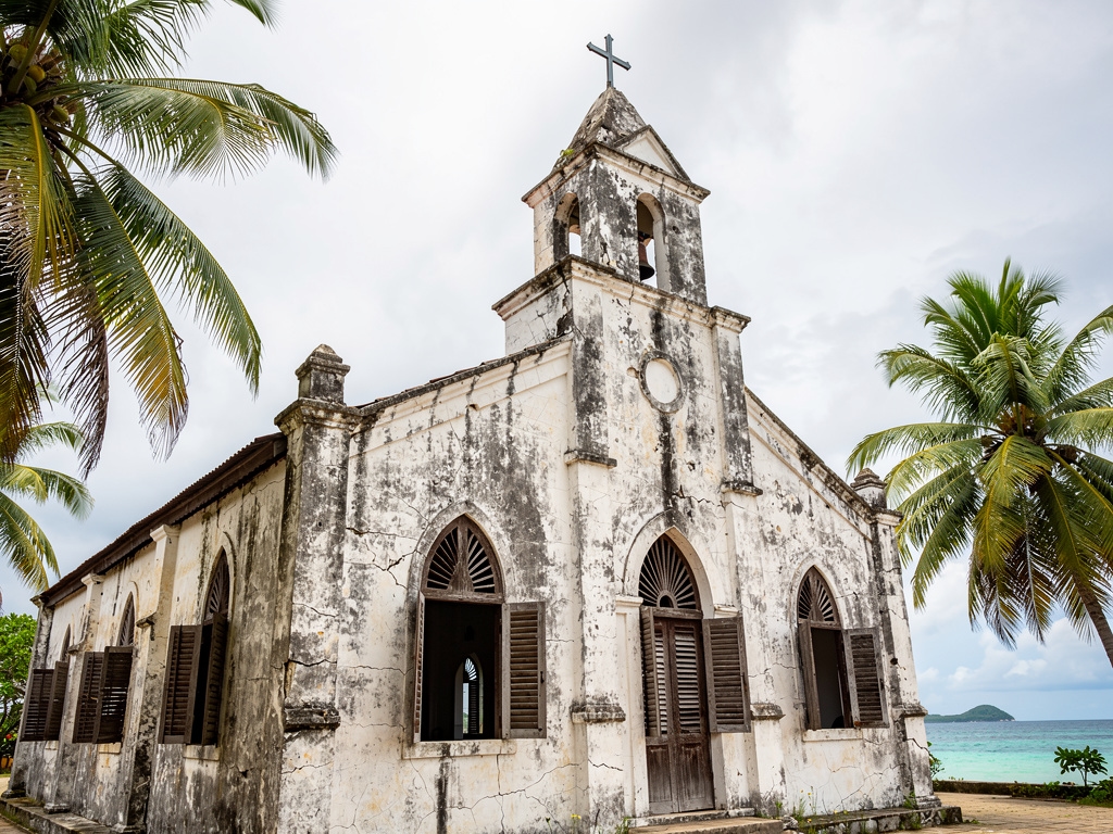 Gereja tua bersejarah di Banda Neira Maluku dengan arsitektur kolonial Belanda yang khas